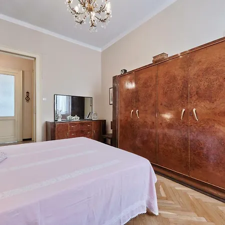 Apartment Vintage Flat Crocetta *
